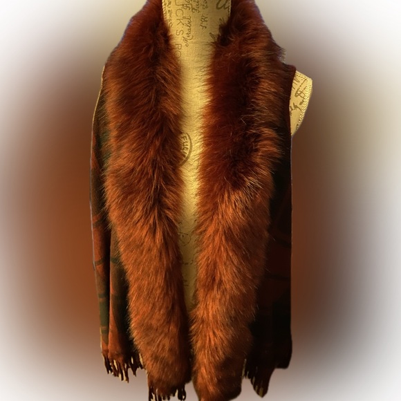 Luxurious Faux Fur Plaid Vest - Picture 2 of 8